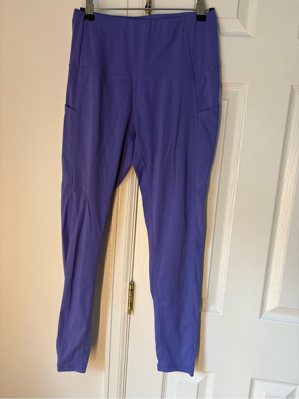 Purple High-Waist Active Leggings with Side Pockets